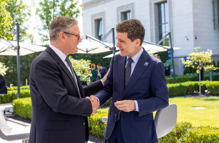 Nicușor Dan, întâlnirea cu premierul Keir Starmer la Summitul NATO: Continuă colaborarea îndeaproape