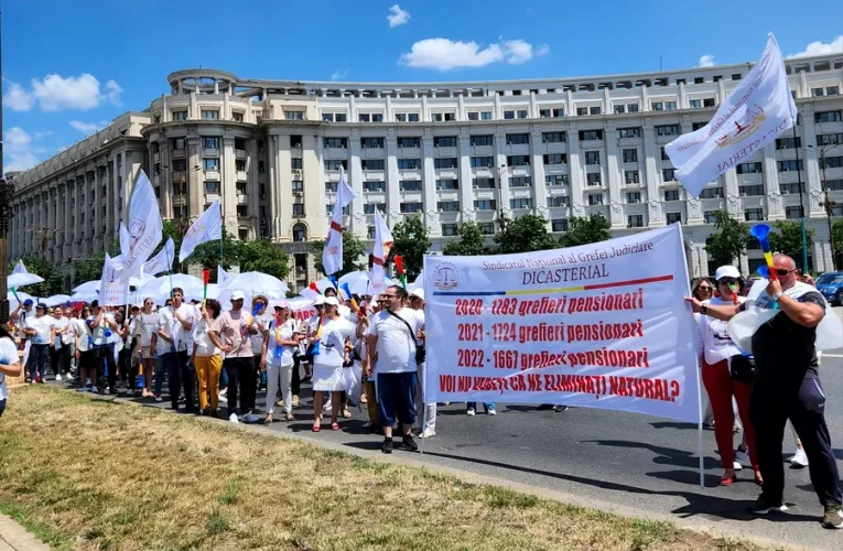 „Nu mai acceptăm să fim bătaia lor de joc”. Sindicatul Grefierilor se răfuiește cu Ilie Bolojan și Dragoș Pîslaru. Ce reproșuri au sindicaliștii