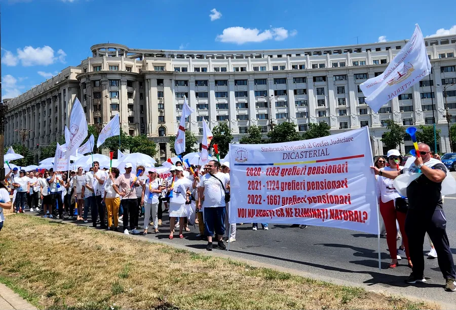 „Nu mai acceptăm să fim bătaia lor de joc”. Sindicatul Grefierilor se răfuiește cu Ilie Bolojan și Dragoș Pîslaru. Ce reproșuri au sindicaliștii