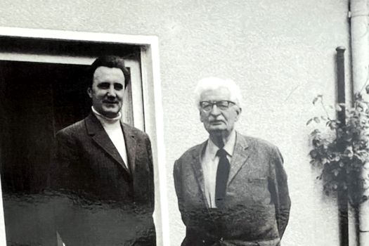 „Opriți-l, îmi fură formula!” Povestea mai puțin cunoscută a lui Hermann Oberth, geniul care scria ecuații pe porțile din Mediaș
