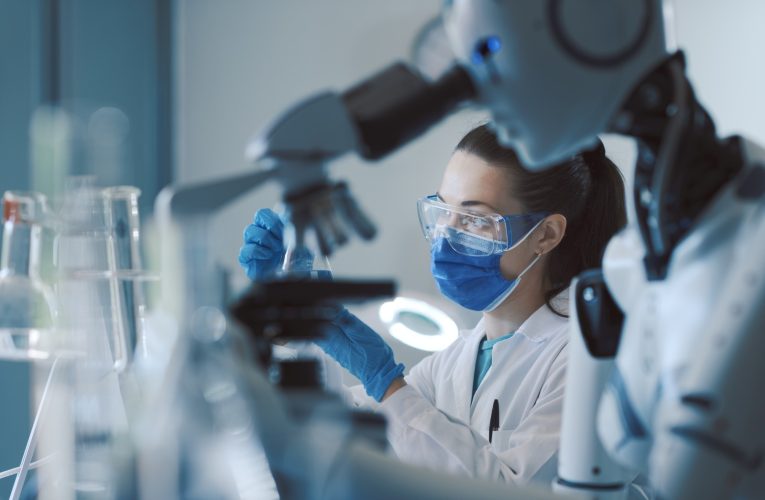 Raport: 82% dintre europeni acceptă AI în sănătate, dar încrederea rămâne la medici: viitorul este un model hibrid