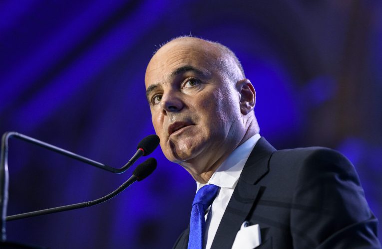 Rareș Bogdan, unul dintre constestatarii lui Bolojan în PNL, înlocuit la șefia delegației României în PPE