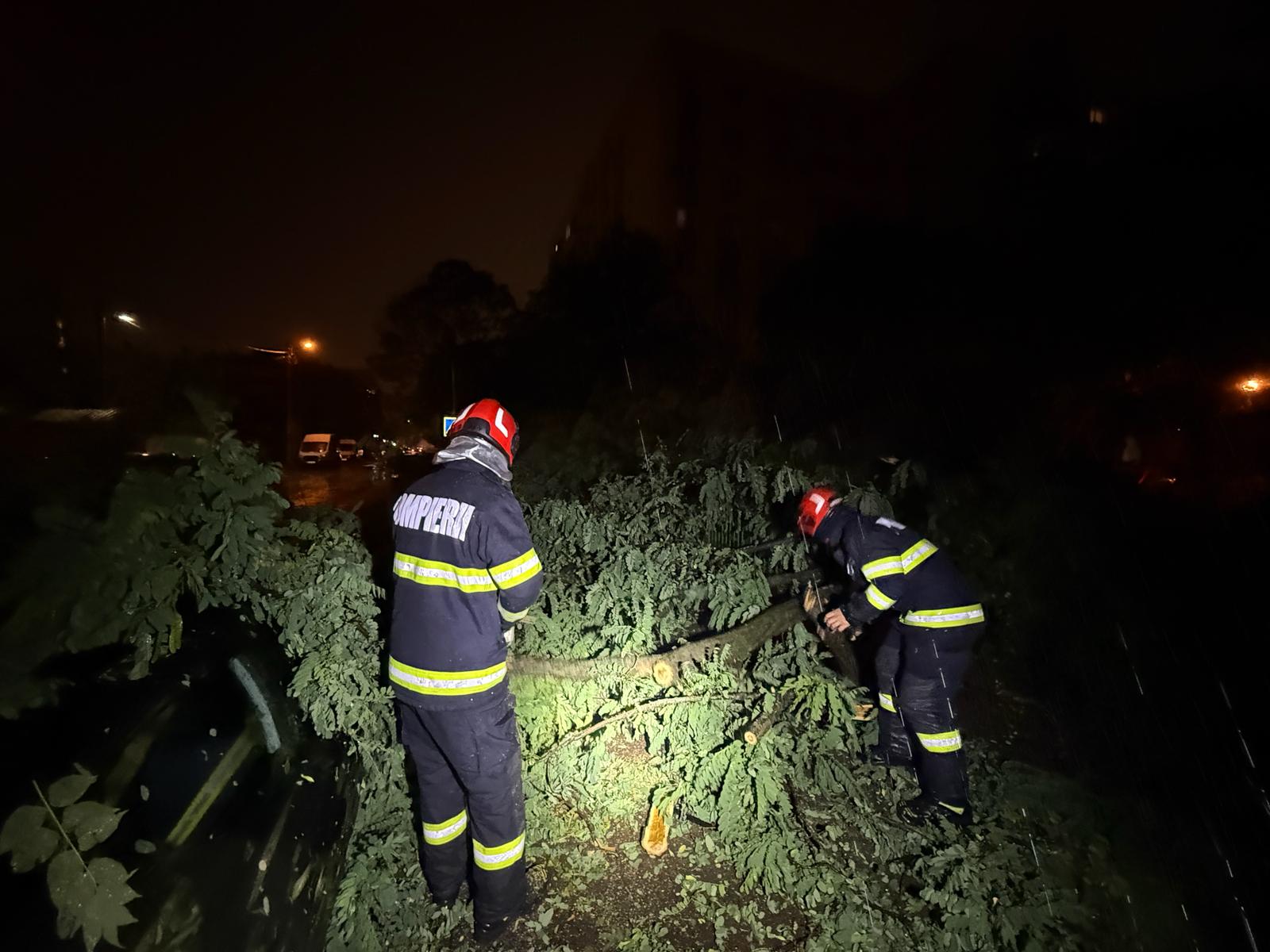Reacția lui Ciucu, după furtuna devastatoare din București: „Nu poți pune o umbrelă peste București”. Primarul vorbește despre o situație fără precedent