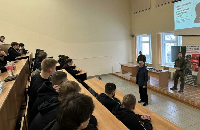 Rusia recrutează studenți pentru război. „A învățat trei luni să piloteze drone, apoi l-au trimis direct în măcel”
