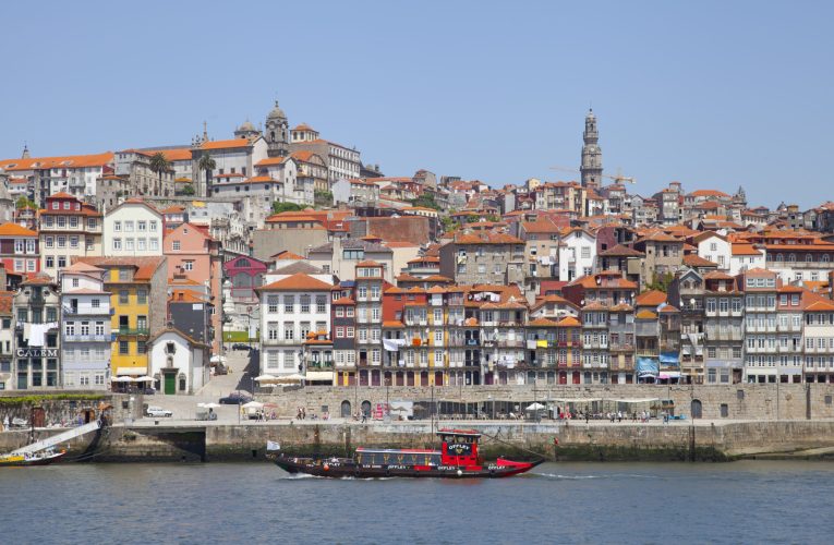 Stare de alertă în Portugalia din cauza riscului ridicat de incendii de vegetație. Avertizare MAE pentru țara unde pleacă Ciucu în concediu