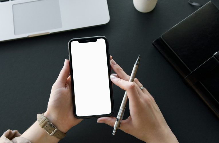 Studiu: Interdicțiile privind telefoanele în școli sunt ineficiente și simpliste