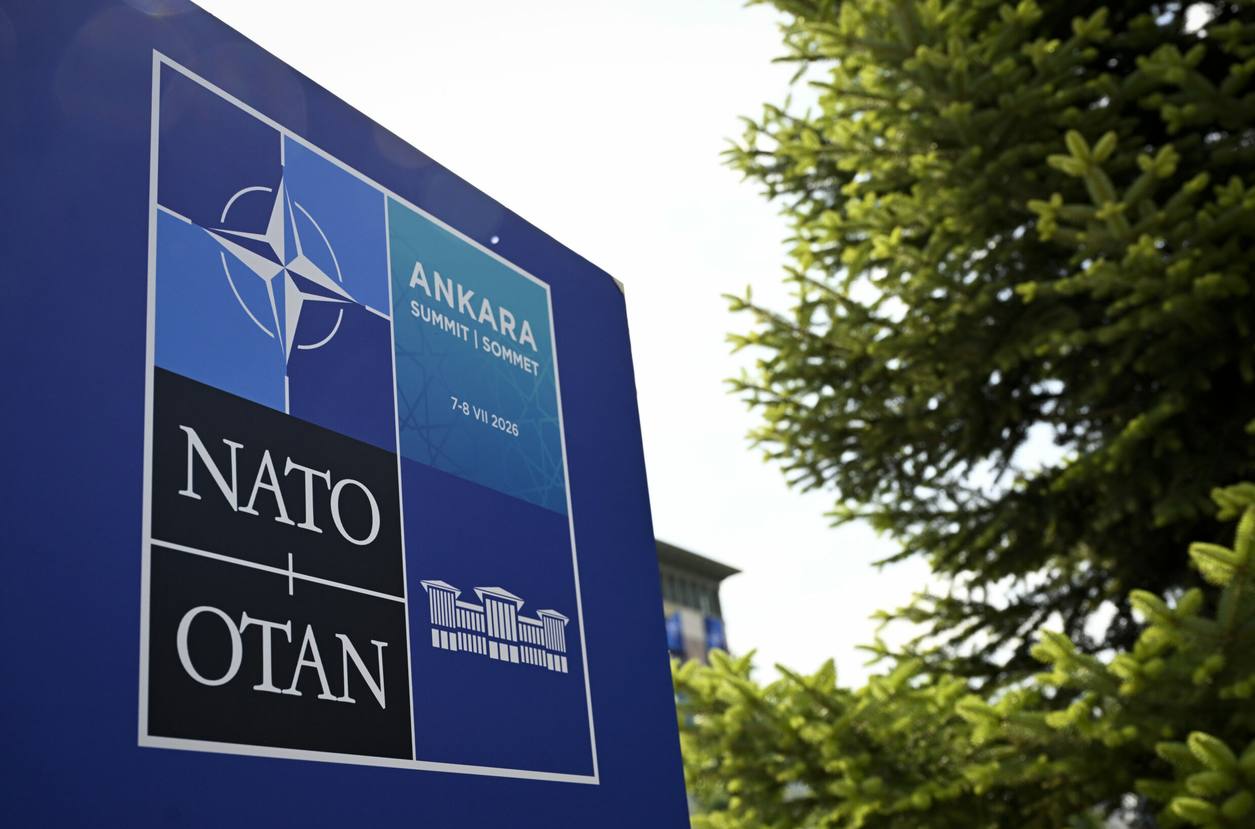Summitul NATO de la Ankara | Liderii europeni încearcă să îl convingă pe Trump să își reafirme angajamentul față de alianță