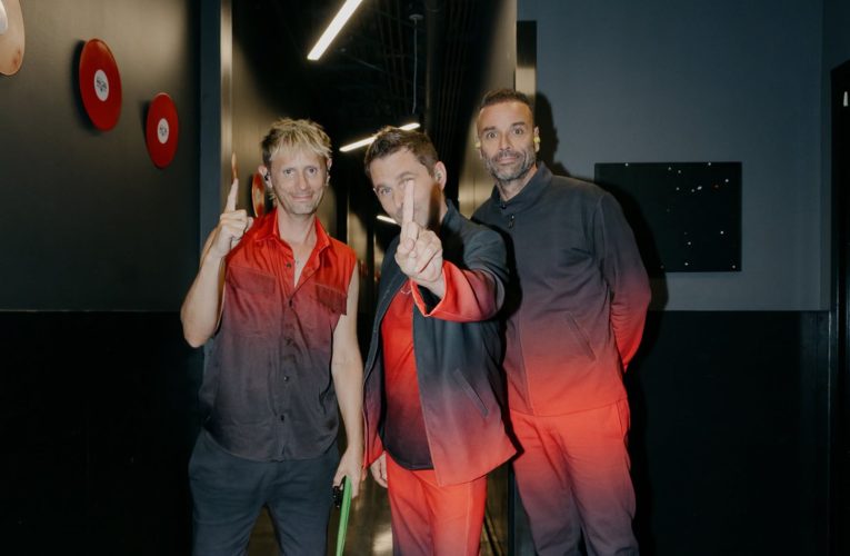 Trupa britanică Muse egalează Oasis și Led Zeppelin: al optulea album pe locul 1 în Marea Britanie