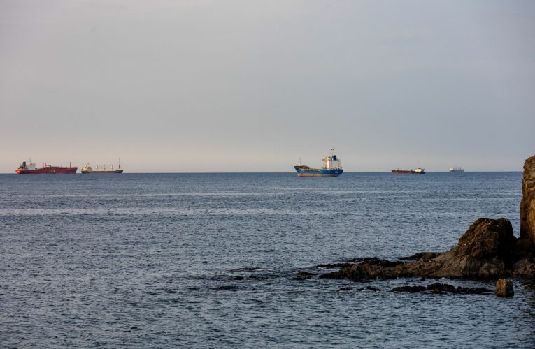 Un petrolier a fost lovit de un proiectil neidentificat în regiunea Strâmtorii Ormuz