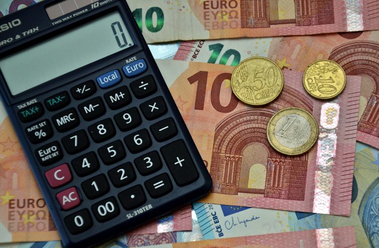 Unde dispar banii din salariu. România are cele mai mari taxe din UE