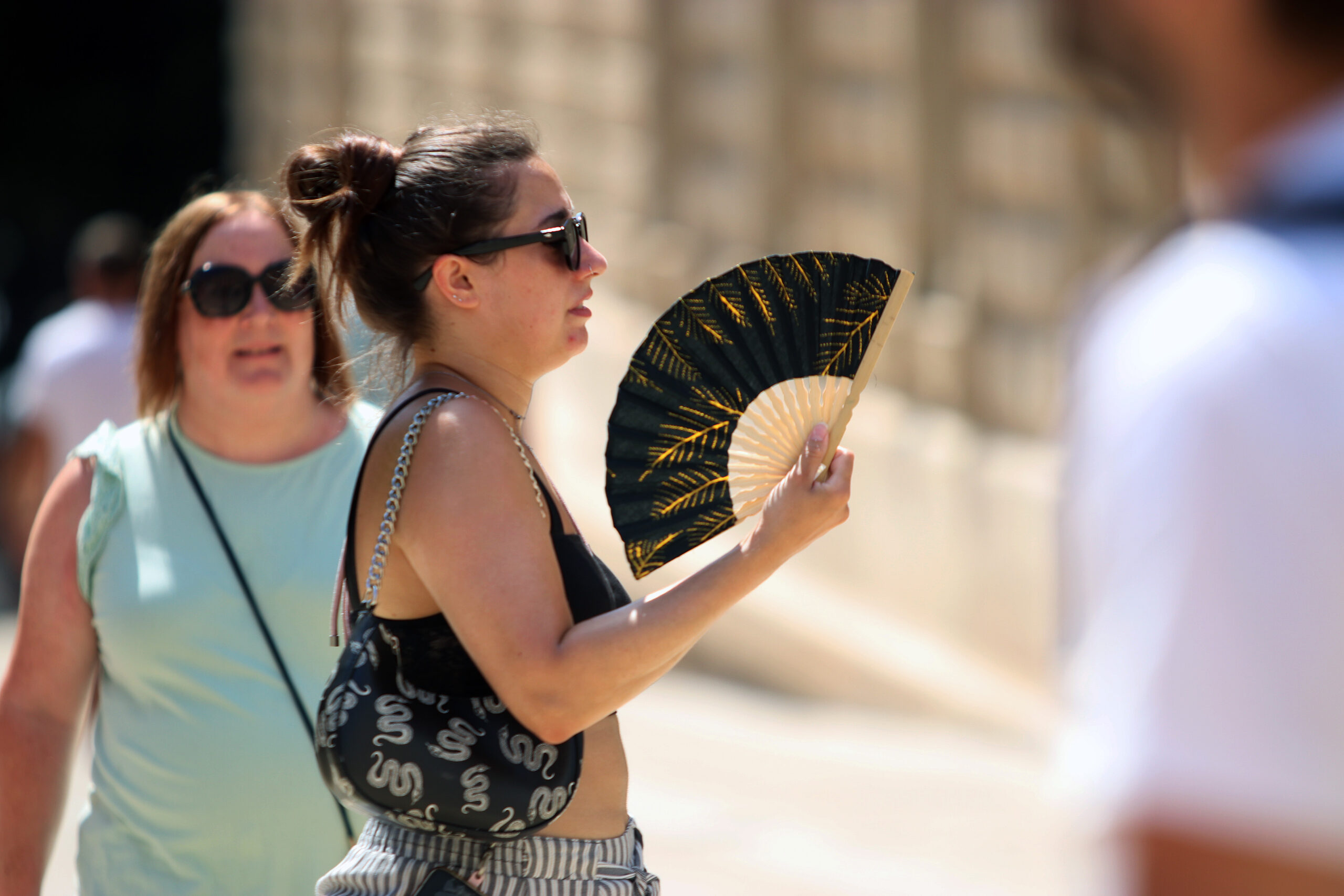 Caniculă în București. Temperaturile ajung la 36 de grade, iar noaptea va fi tropicală. Cum se schimbă vremea miercuri