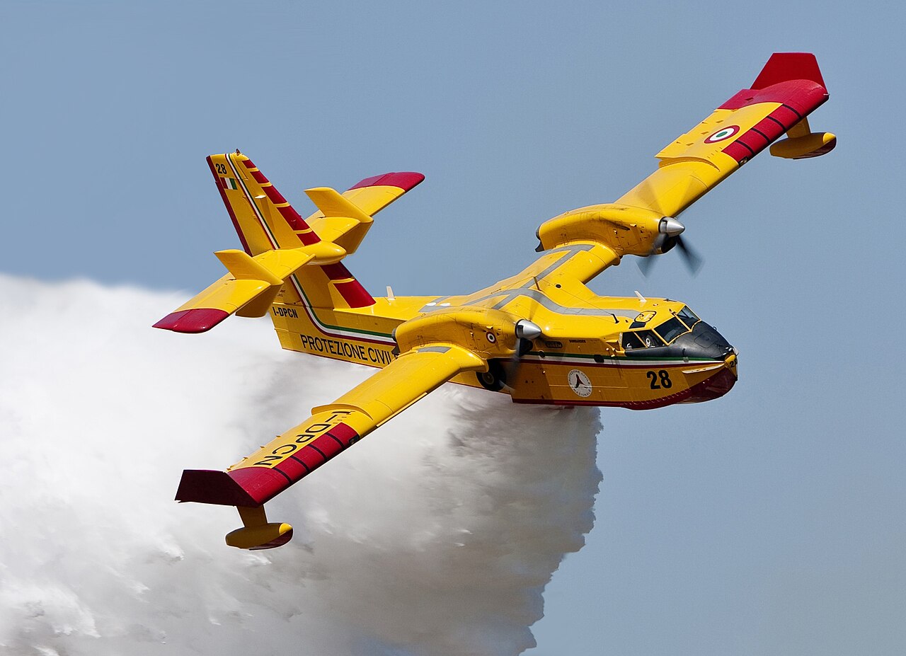 Incendiul de lângă Atena, în cea de-a cincea zi: zeci de aeronave încearcă să oprească flăcările