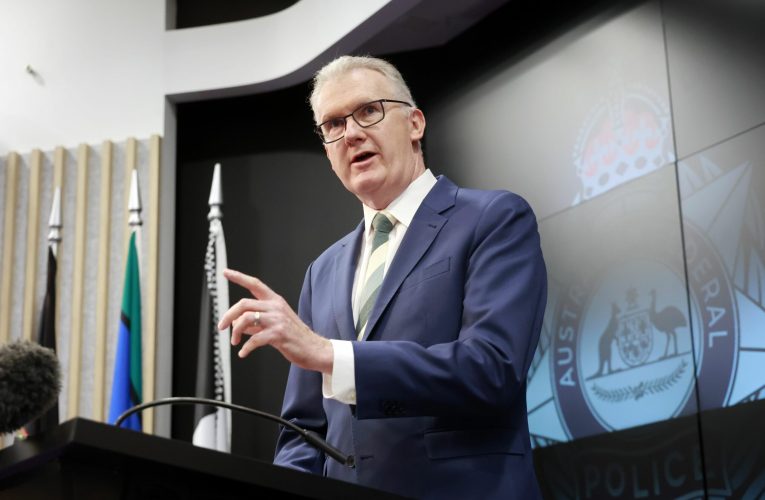 Australia, decizie controversată: Studenții străini nu vor mai avea voie să-și aducă partenerii și copiii minori în țară