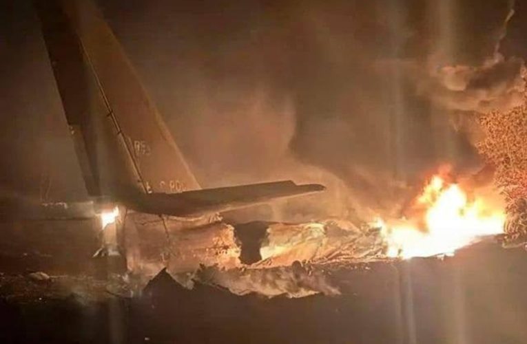 Un bombardier rusesc Tu-95MS cu capacitate nucleară s-a prăbușit și a luat foc. Cel puțin șase morți