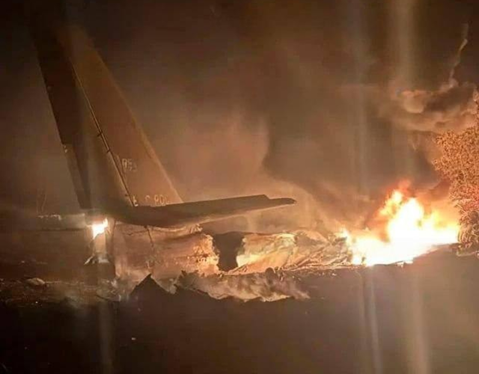 Un bombardier rusesc Tu-95MS cu capacitate nucleară s-a prăbușit și a luat foc. Cel puțin șase morți
