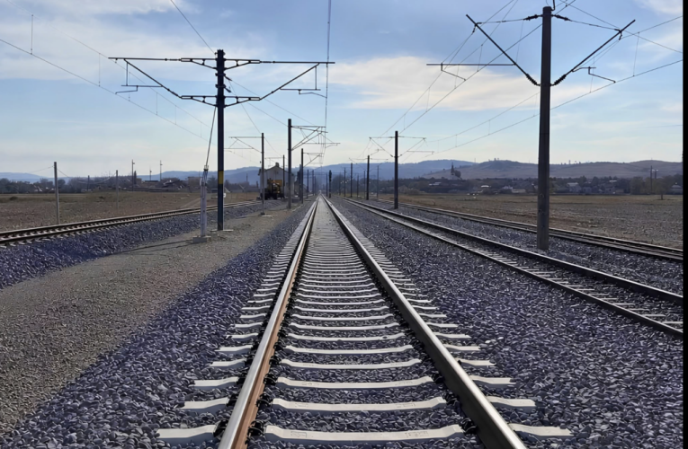 VIDEO | Calea ferată Brașov – Sighișoara: stadiul fizic al lucrărilor de reabilitare a ajuns la 61%