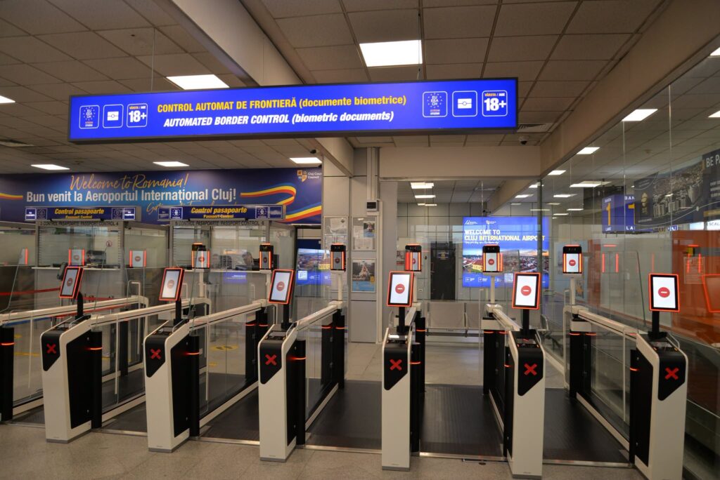 12 porÈi automate de control al frontierei, instalate pe Aeroportul Cluj. InvestiÈia depÄÈeÈte 12 milioane de lei