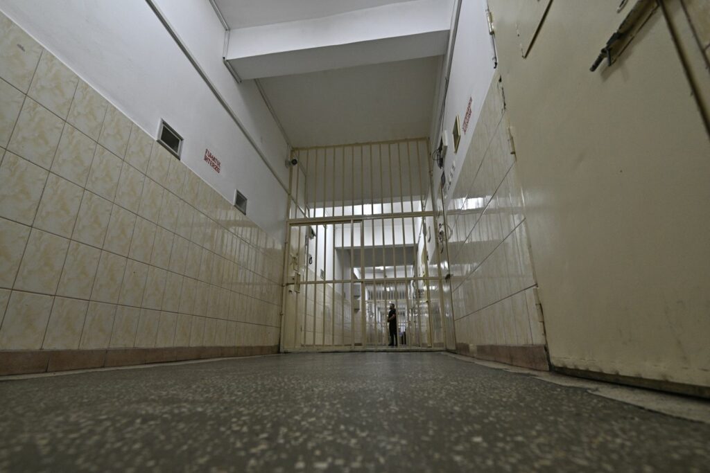 500 de noi locuri de detenÈie pânÄ la sfârÈitul anului. Ministerul JustiÈiei pregÄteÈte reorganizarea sistemului penitenciar