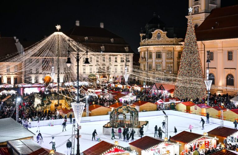 A Ã®nceput decorarea de CrÄciun a Sibiului. Localnicii sunt invitaÈi la concursul âSibiu, OraÈ de Povesteâ