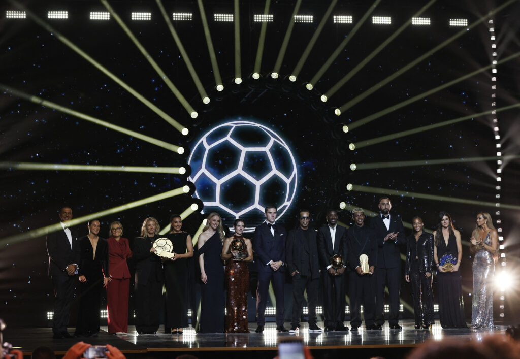 A Ã®nceput gala Balonul de Aur 2026. Harry Kane Èi Lamine Yamal aÈteaptÄ marele verdict / Spania dominÄ premiile: Luis de la Fuente, cel mai bun antrenor din lume / ToÈi cÃ¢ÈtigÄtorii galei de la Londra