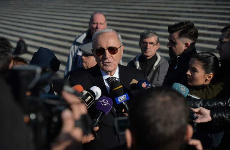 A murit fostul preÈedinte al Stelei. Viorel PÄunescu s-a stins din viaÈÄ la 91 de ani