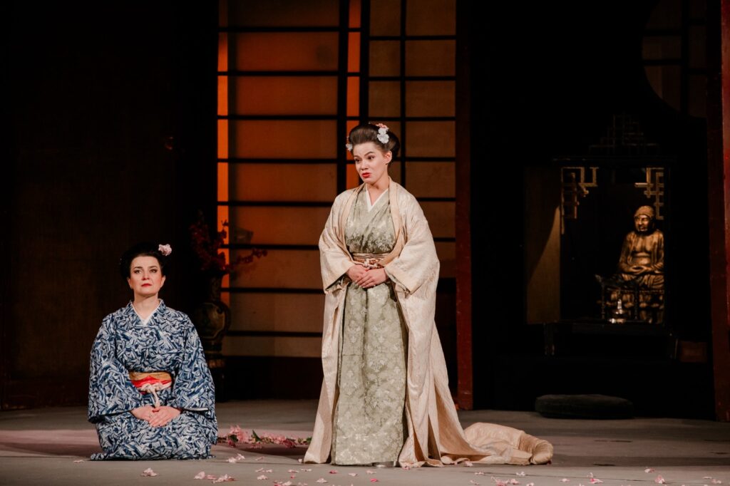 âMadama Butterflyâ de Giacomo Puccini – o iubire fÄrÄ graniÈe, o promisiune care sfideazÄ timpul Èi o tragedie care frÃ¢nge sufletul, pe scena Operei NaÈionale BucureÈti