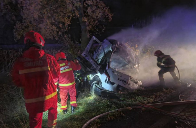 Accident grav Ã®n judeÈul IaÈi. DouÄ persoane au murit Èi una a fost rÄnitÄ Ã®n urma coliziunii dintre un autoturism Èi o autoutilitarÄ