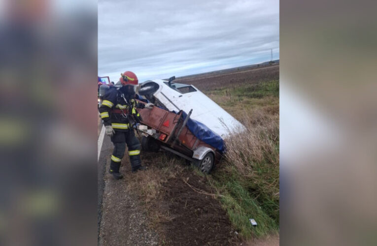 Accident pe DN 72. O autoutilitarÄ Ã®ncÄrcatÄ cu substanÈe chimice s-a rÄsturnat. Trafic restricÈionat
