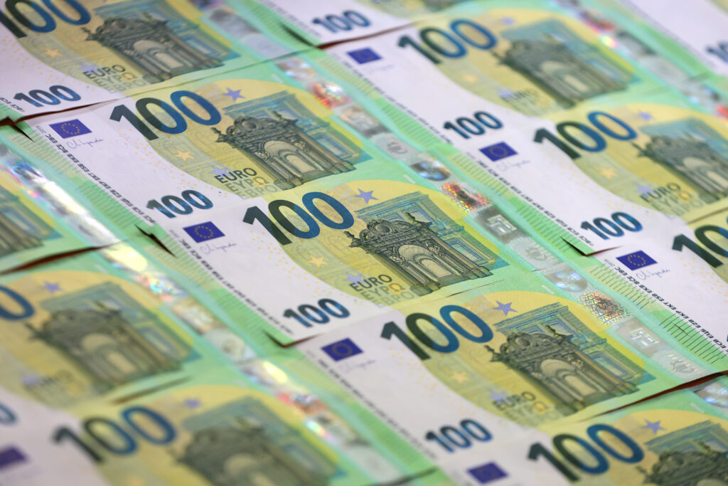 AnchetÄ la Aeroportul Otopeni, dupÄ ce 700.000 de euro confiscaÈi au dispÄrut dintr-un depozit
