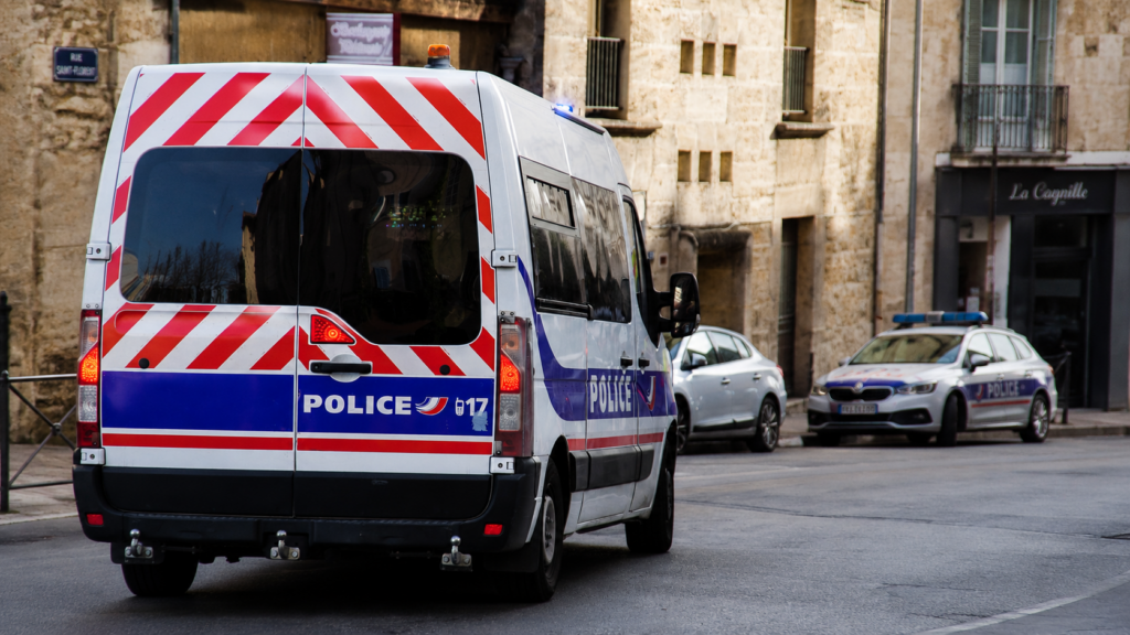 Atacul armat din apropierea Parisului. Ministrul de Interne: Actul comis, cercetat ca fiind unul âteroristâ