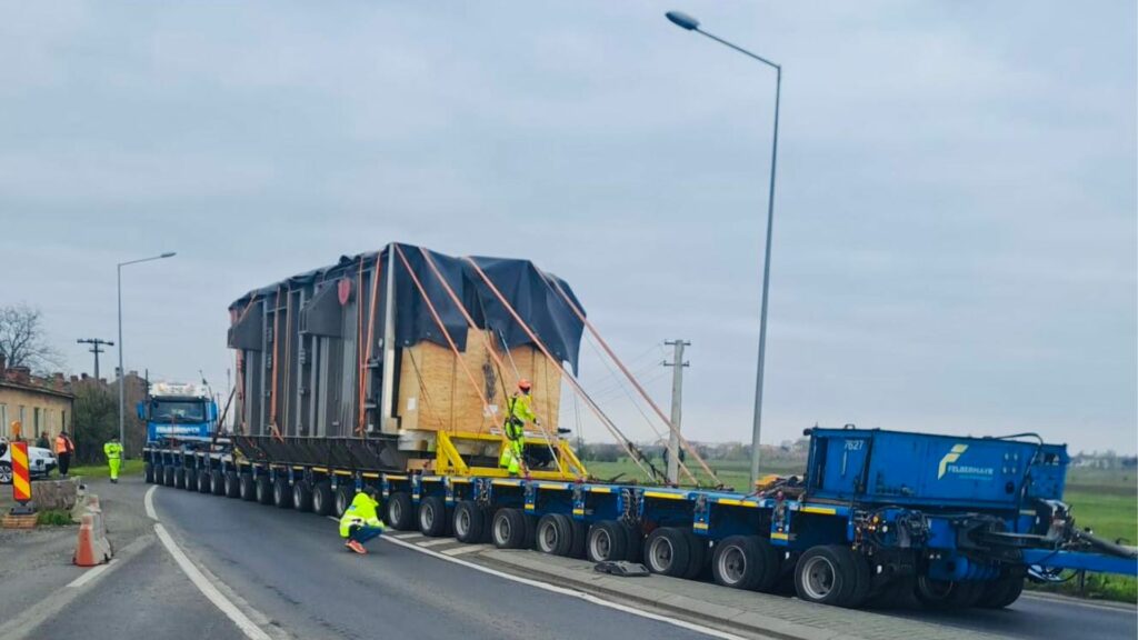 AtenÈie, Èoferi! Mai multe transporturi agabaritice traverseazÄ RomÃ¢nia joi Èi vineri. Ce drumuri ar trebui evitate