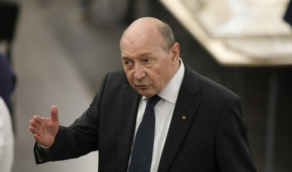 BÄsescu îl criticÄ pe Bolojan în privinÈa creÈterii taxelor: N-a fÄcut ce trebuia. Nu a reuÈit decât sÄ frâneze economia