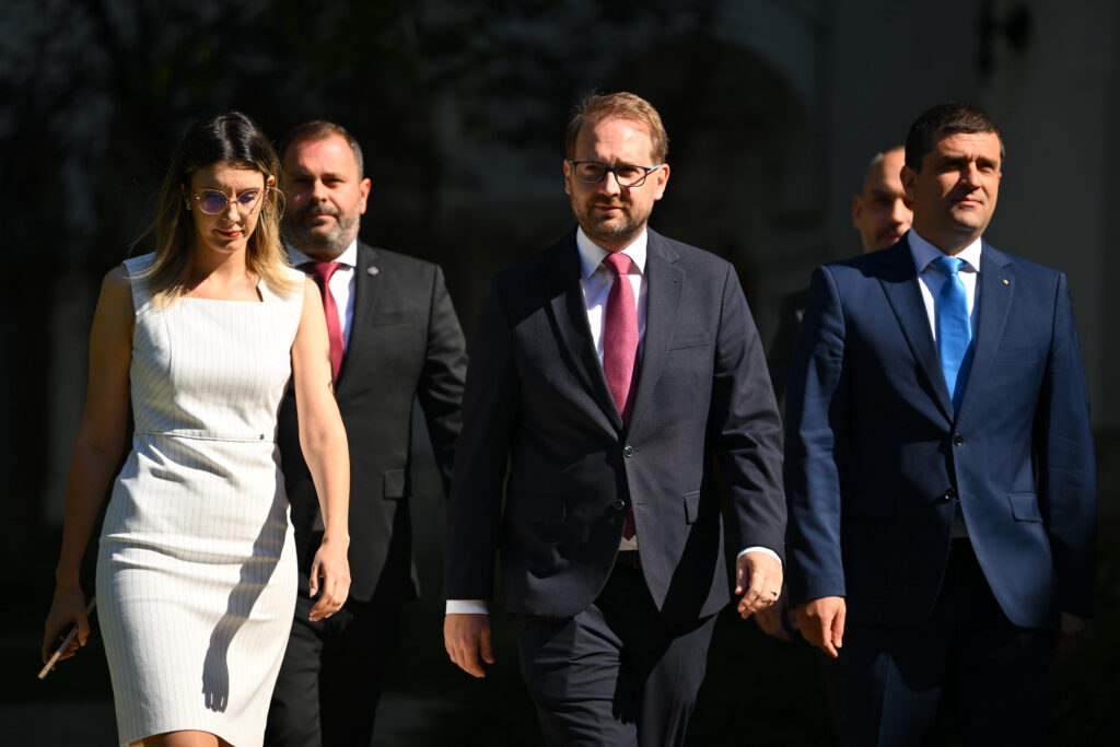 BÄtÄlie pentru putere în USR. Cine face parte din noul Birou NaÈional, care va decide soarta partidului UPDATE: TabÄra lui Radu MiruÈÄ, âUSR Deschisâ, a obÈinut cea mai mare influenÈÄ Ã®n noul Birou NaÈional al USR