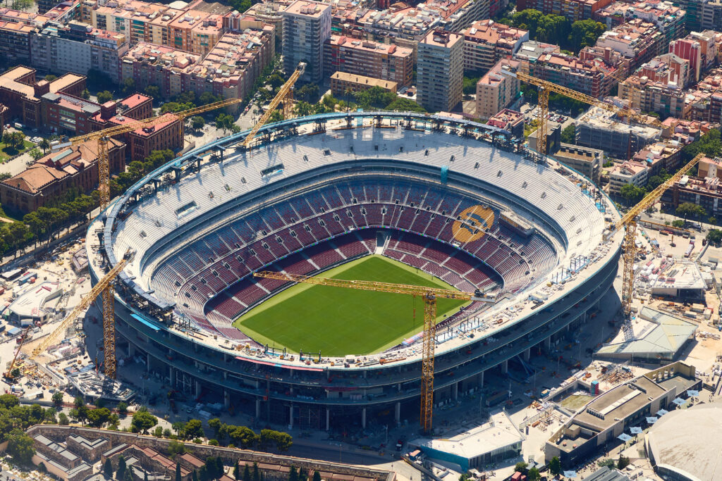 Bilete la preÈuri exorbitante, epuizate la El Clasico: FC Barcelona Èi Real Madrid se întâlnesc pe Camp Nou în etapa a 10-a din La Liga