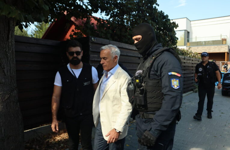 CÄlin Georgescu a ajuns la Curtea de Apel BucureÈti. JudecÄtorii decid astÄzi dacÄ fostul candidat la prezidenÈiale iese din arest preventiv