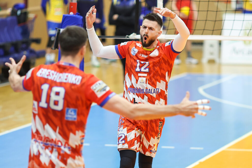 CÄpitanul vicecampioanei de volei Arcada GalaÈi, Marian Bala: âAvem obiectivul de a cÃ¢Ètiga fiecare trofeuâ