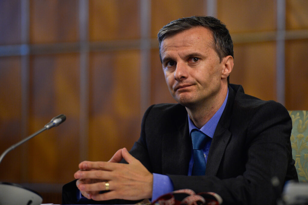 Cristian Socol criticÄ modul în care a fost redus deficitul bugetar: âRaÈionalizarea realÄ a cheltuielilor statului? Zeroâ. Cine a suportat povara
