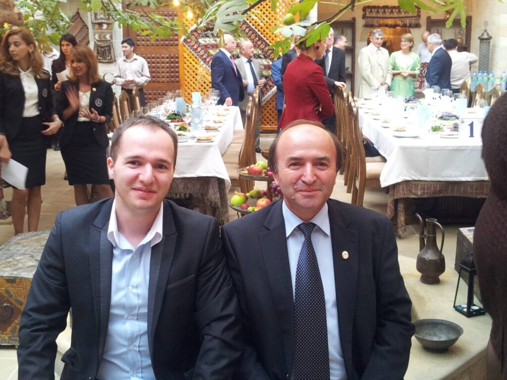 Cum ar fi acÈionat Alexandru Toader cu studentele. Procurorii descriu un tipar repetat Ã®n propunerea de arestare