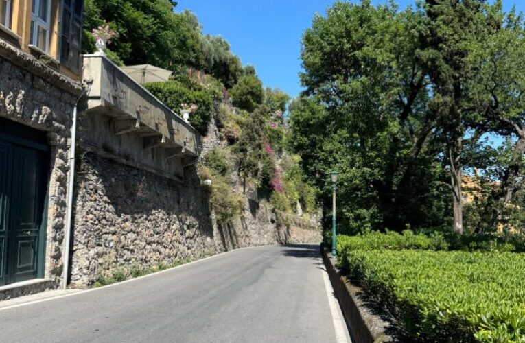 Dilema milionarilor. Au cumpÄrat proprietÄÈi de lux Ã®ntr-o zonÄ exclusivistÄ, dar strada spre casÄ este prea Ã®ngustÄ pentru SUV-urile lor