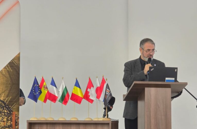 DiplomaÈia ÈtiinÈificÄ aduce la aceeaÈi masÄ cercetÄtori Èi diplomaÈi din mai multe ÈÄri. Ambasada Spaniei, prezentÄ la evenimentul de la MÄgurele