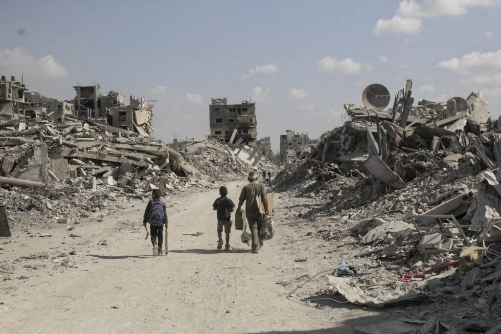 Doi morÈi Èi cinci rÄniÈi dupÄ atacuri israeliene Ã®n Gaza. Peste 74.000 de palestinieni morÈi Ã®n rÄzboiul Ã®nceput Ã®n urmÄ cu 3 ani