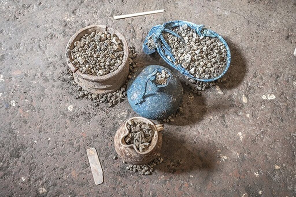 Dulapul unei femei din Pompei, gÄsit dupÄ aproape 2.000 de ani: farduri, bijuterii Èi 38 de monede