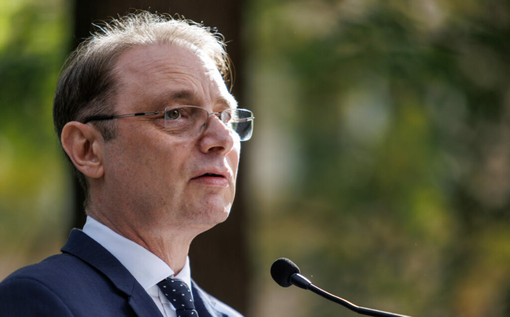 Ètirile sÄptÄmÃ¢nii | RomÃ¢nia are un nou Guvern, CÄlin Georgescu, vizat Ã®ntr-un nou dosar, fiul lui Tudorel Toader, reÈinut pentru viol, o navÄ a fost lovitÄ de drone Ã®n Marea NeagrÄ, un cutremur de 4,9 s-a produs Ã®n Vrancea