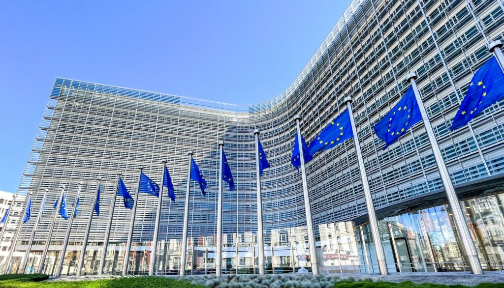 Explozie a cererilor pentru granturile europene de cercetare. Doar unul din 20 de cercetÄtori debutanÈi ar putea primi finanÈare