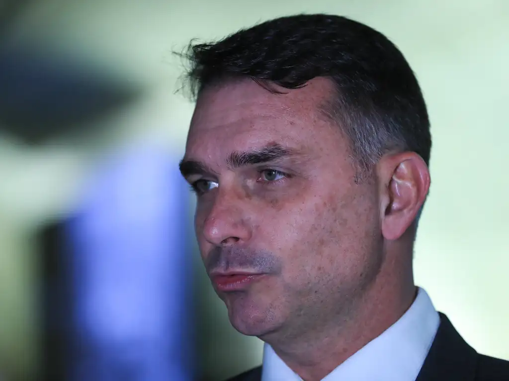 Flavio Bolsonaro urmeazÄ sÄ aterizeze la Miami, dupÄ ce Trump a propus Braziliei o soluÈie de ieÈire din crizÄ