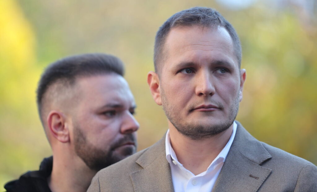 Gândul: Demisia prefectului Capitalei, prezentatÄ drept protest faÈÄ de noul ministru de Interne. Schimbarea sa din funcÈie era însÄ de aÈteptat
