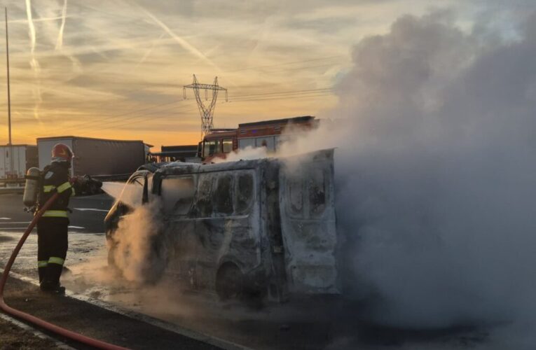 Incendiu lÃ¢ngÄ o benzinÄrie de pe A1. O dubÄ a luat foc