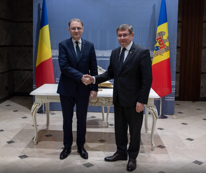 Luca Niculescu, întâlnire cu preÈedintele Parlamentului de la ChiÈinÄu Èi cu Maia Sandu: Ne coordonÄm pentru a face faÅ£Ä atacurilor hibride Åi incursiunilor zilnice cu drone