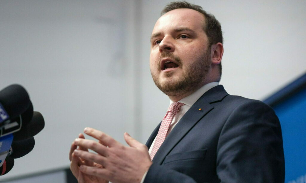Medicii din spitale ar putea primi mai mulÈi bani pentru gÄrzi. Èi rezidenÈii ar urma sÄ fie plÄtiÈi