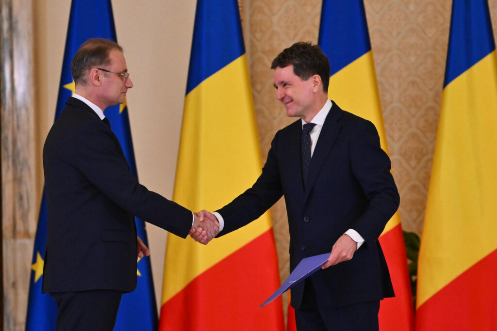 NicuÈor Dan Èi Luca Niculescu, mesaje pentru tinerii romÃ¢ni Èi romÃ¢nii din diaspora la Forumul Tinerilor de Pretutindeni